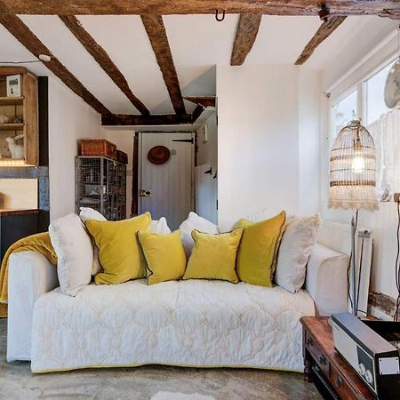 The Dairy, One Bedroom Cottage In A 15Th Century Farmhouse Parham Kültér fotó